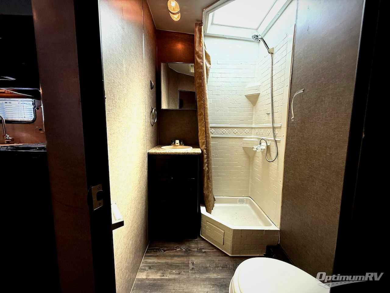 2019 Pacific Coachworks Rage'n 2213 Photo 8