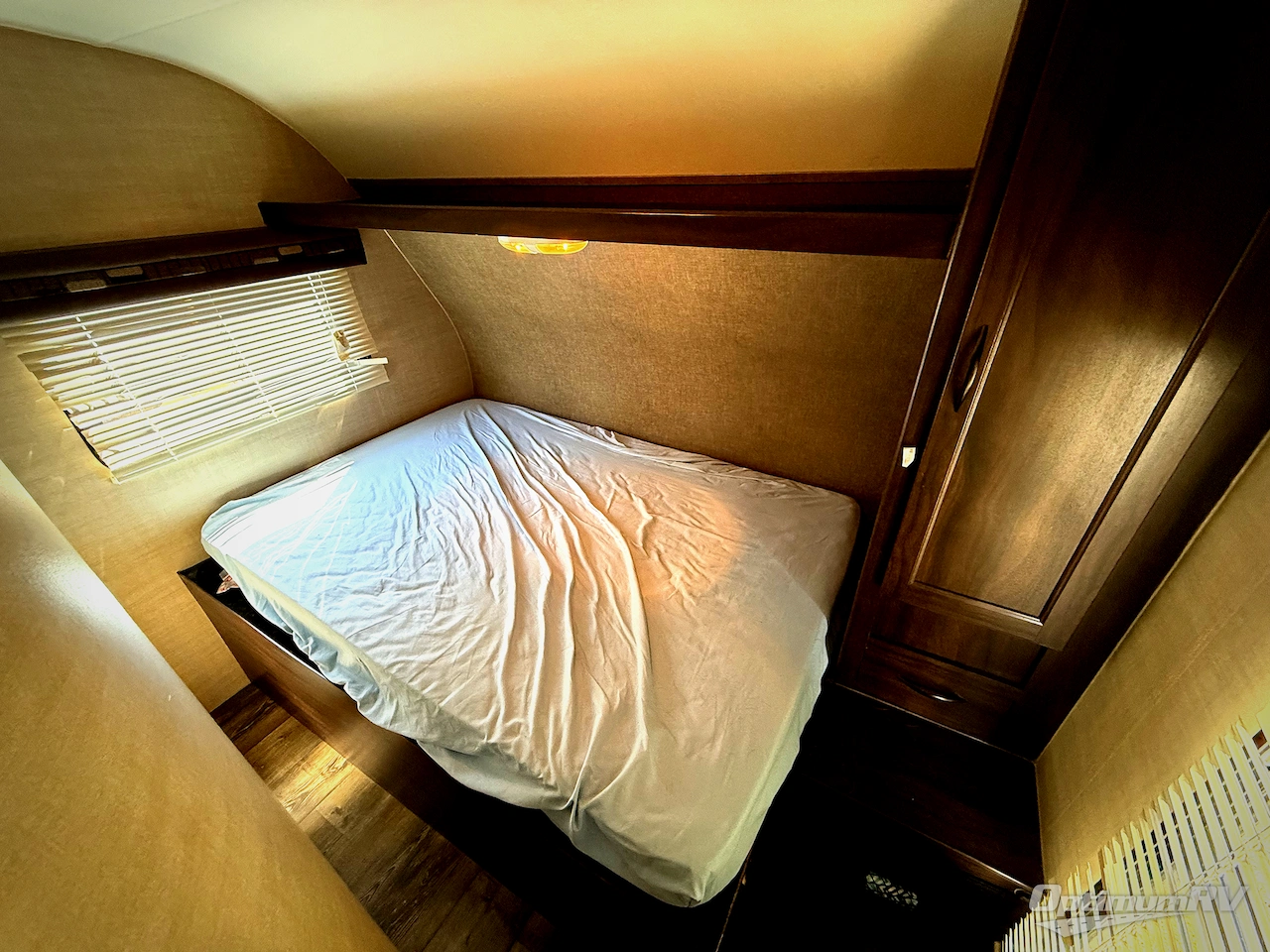 2019 Pacific Coachworks Rage'n 2213 Photo 10