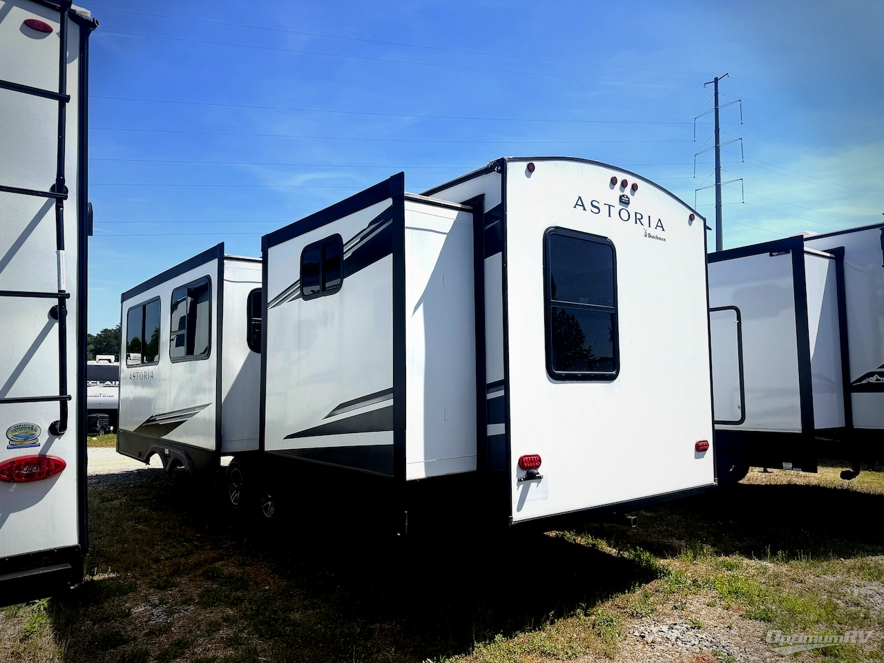 2021 Dutchmen Astoria 3203BH Photo 3