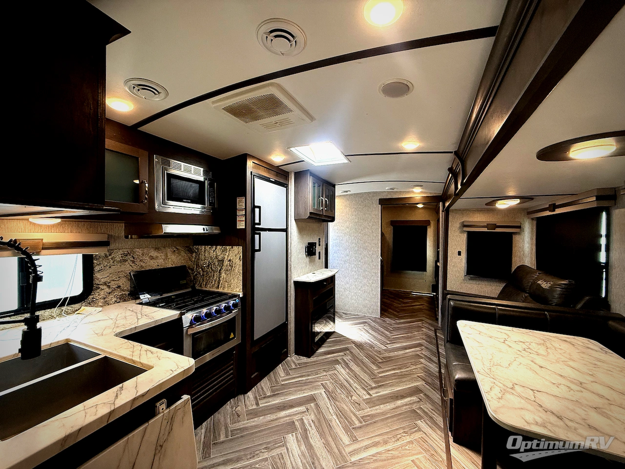 2021 Dutchmen Astoria 3203BH Photo 6