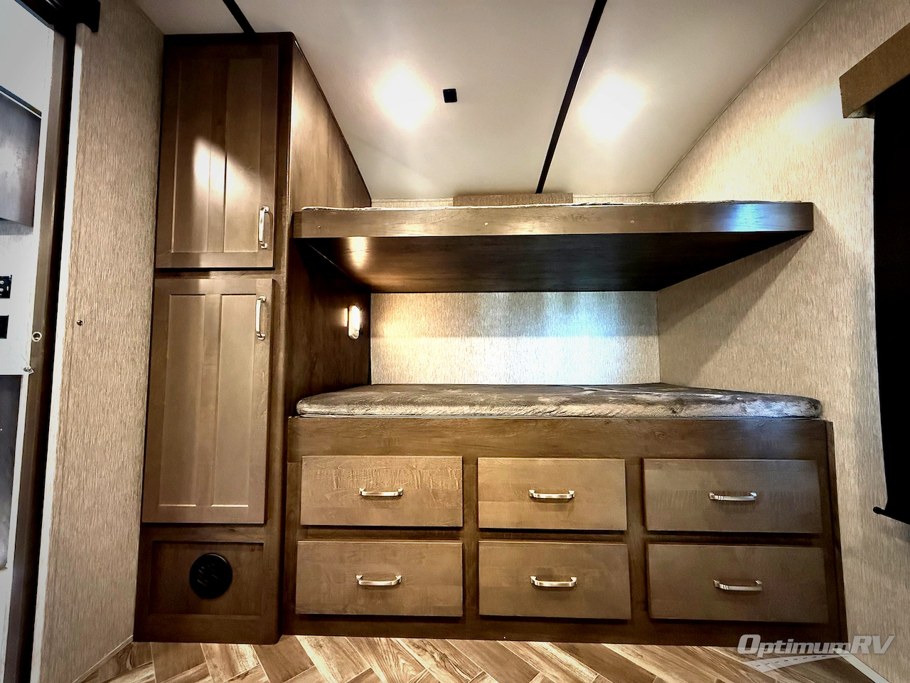 2021 Dutchmen Astoria 3203BH Photo 10