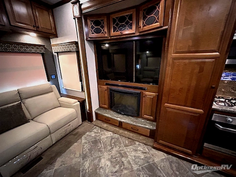 2018 Heartland Landmark 365 Newport RV Photo 4