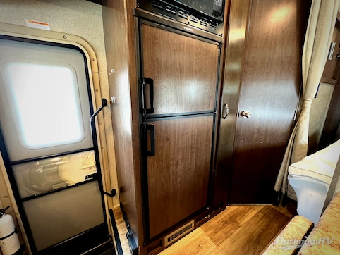 2020 Thor Four Winds Sprinter 24DS RV Photo 3