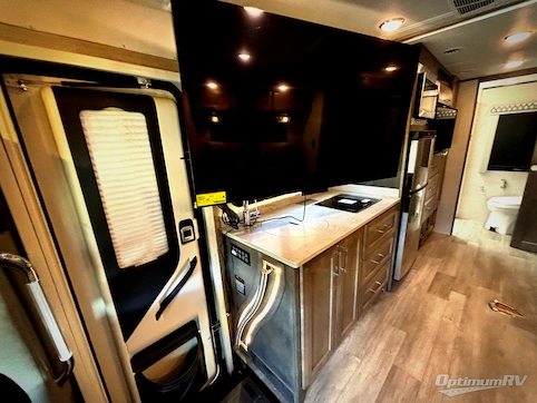 2021 Tiffin Wayfarer 25RW RV Photo 3