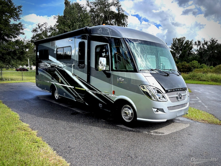 2017 Winnebago Via 25P RV Photo 1