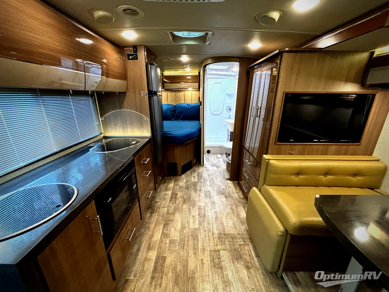 2017 Winnebago Via 25P Photo 4