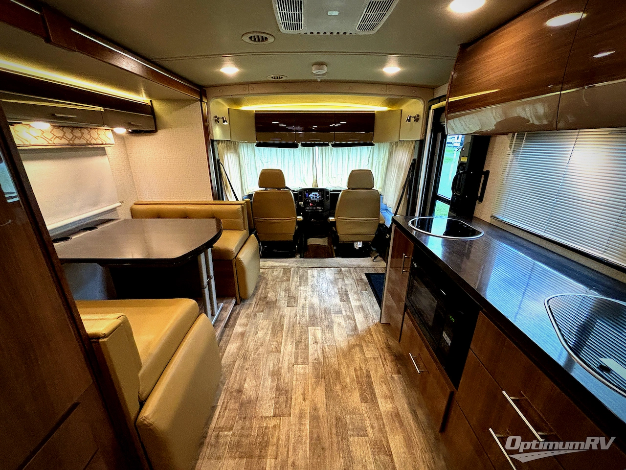 2017 Winnebago Via 25P Photo 5