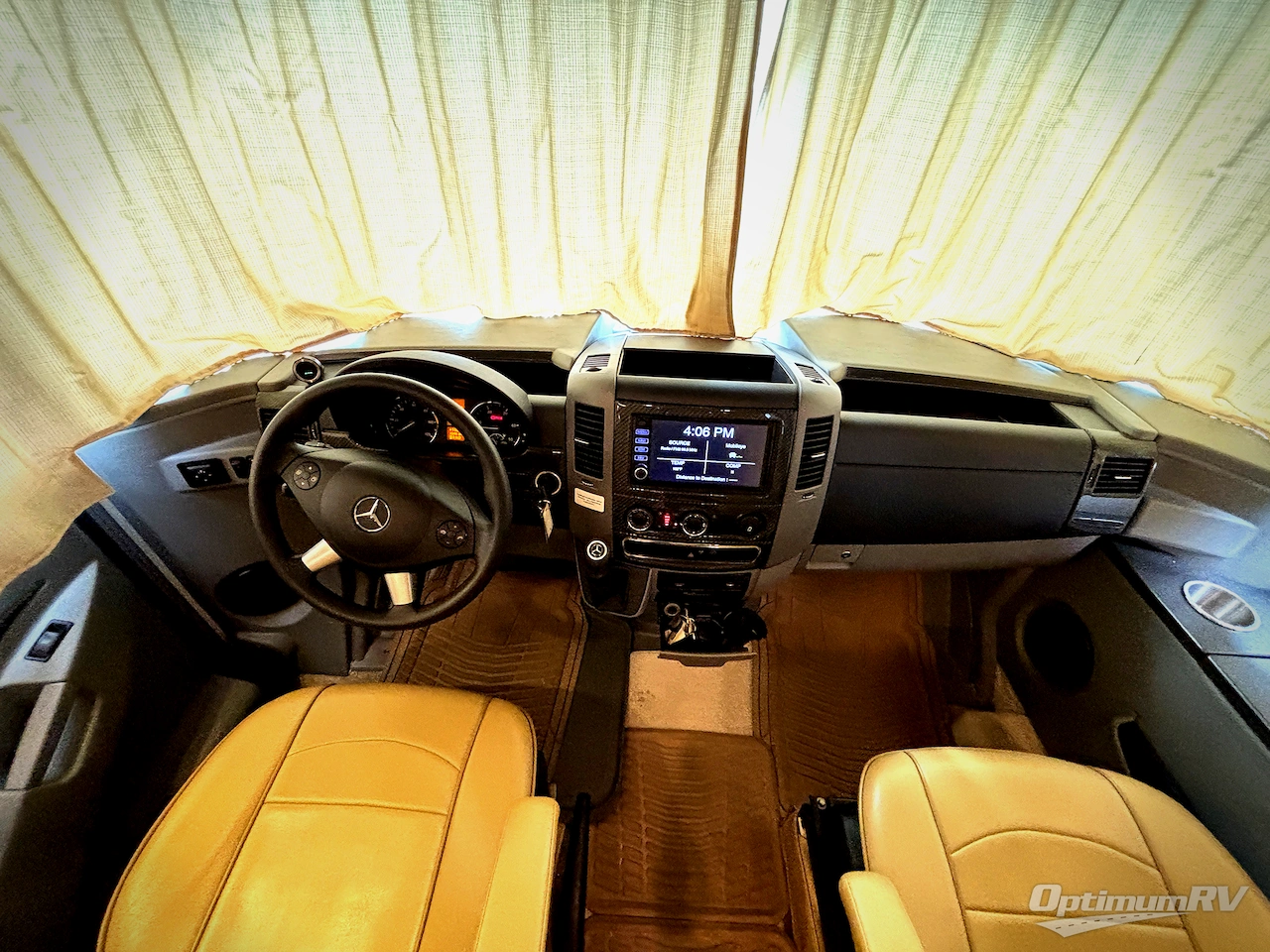 2017 Winnebago Via 25P Photo 8