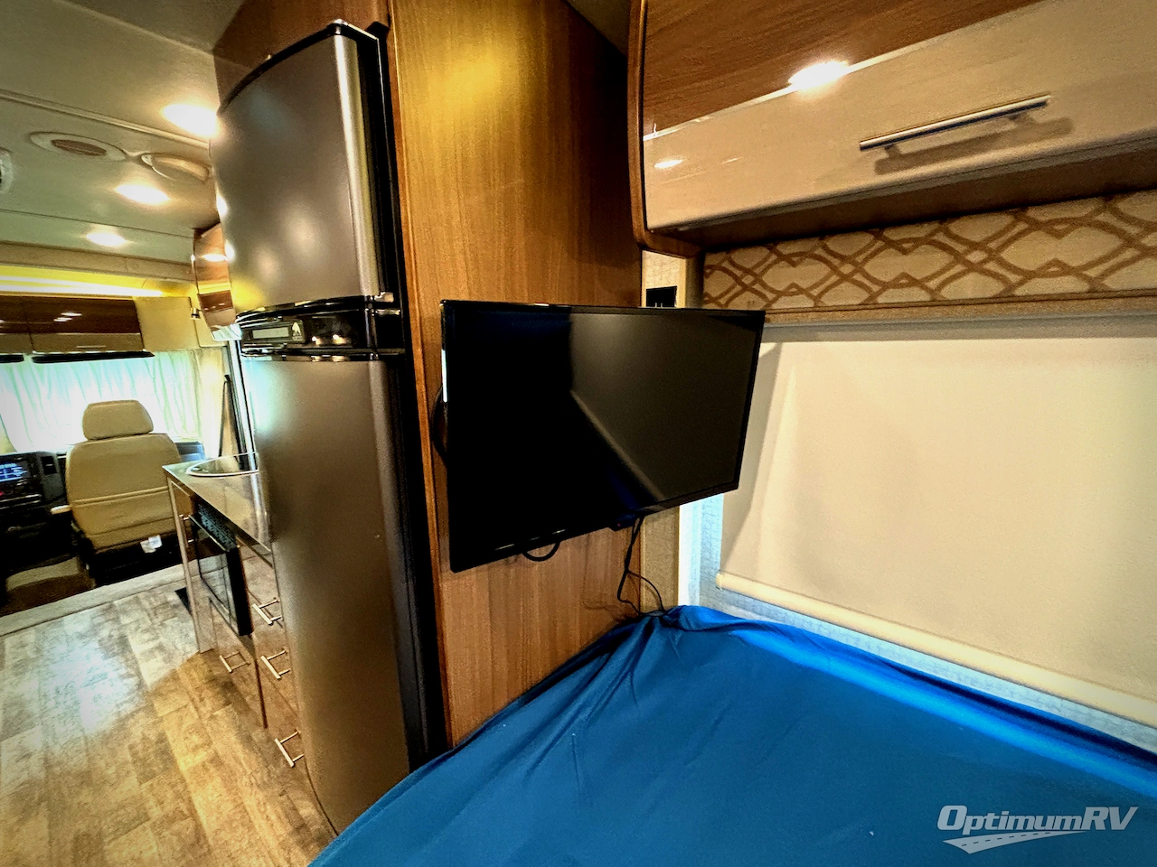 2017 Winnebago Via 25P Photo 15