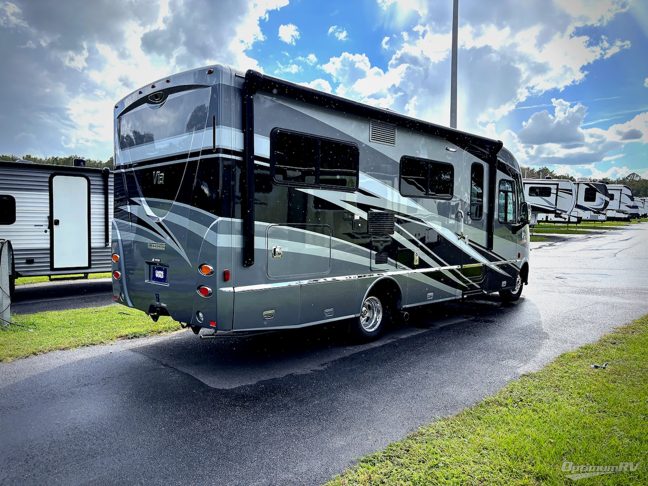 2017 Winnebago Via 25P Photo 2