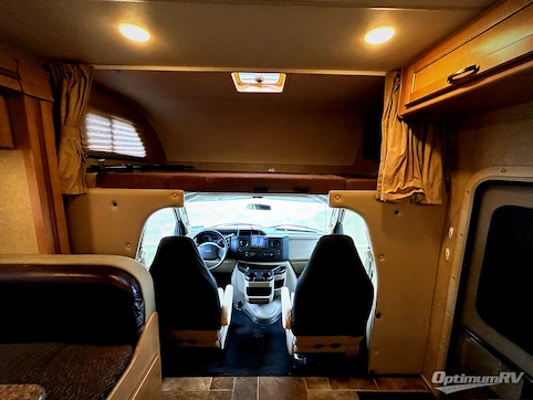 2016 Thor Four Winds 24C RV Photo 3