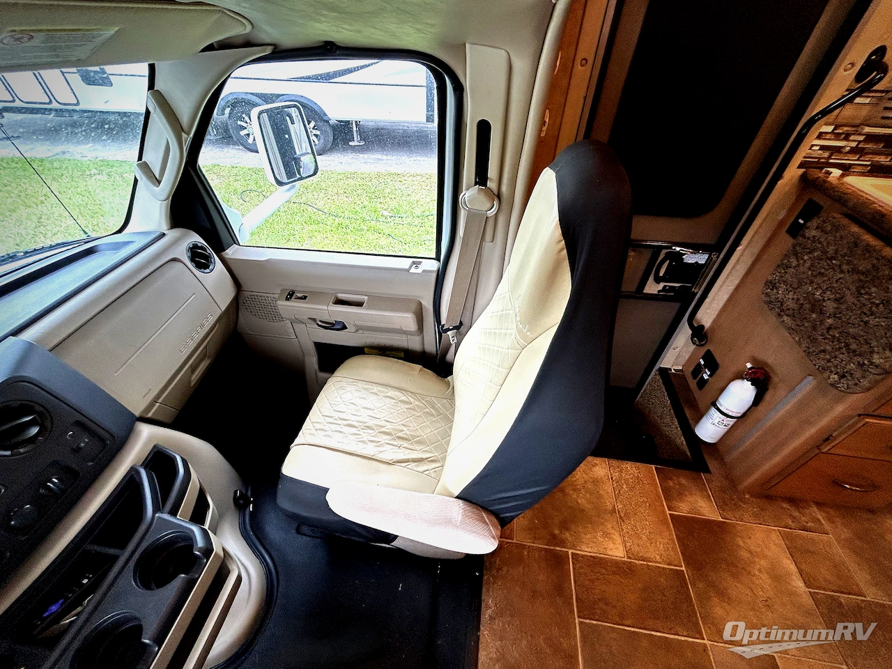 2016 Thor Four Winds 24C Photo 8