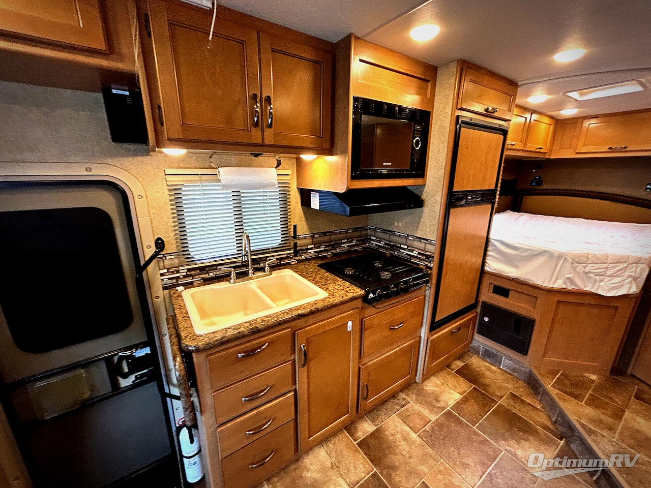 2016 Thor Four Winds 24C Photo 12