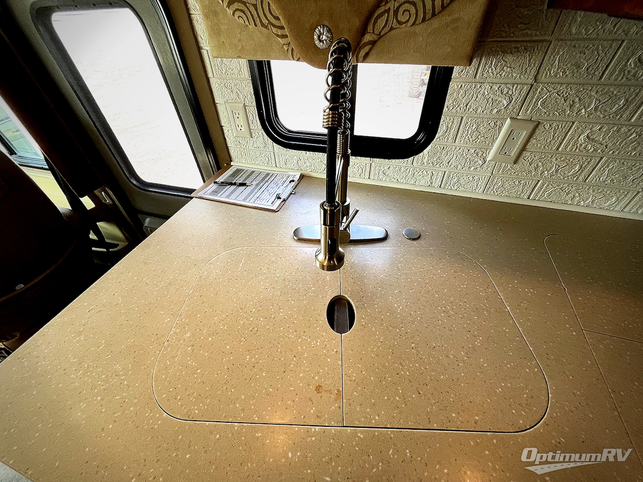 2014 Tiffin Allegro 31 SA Photo 12