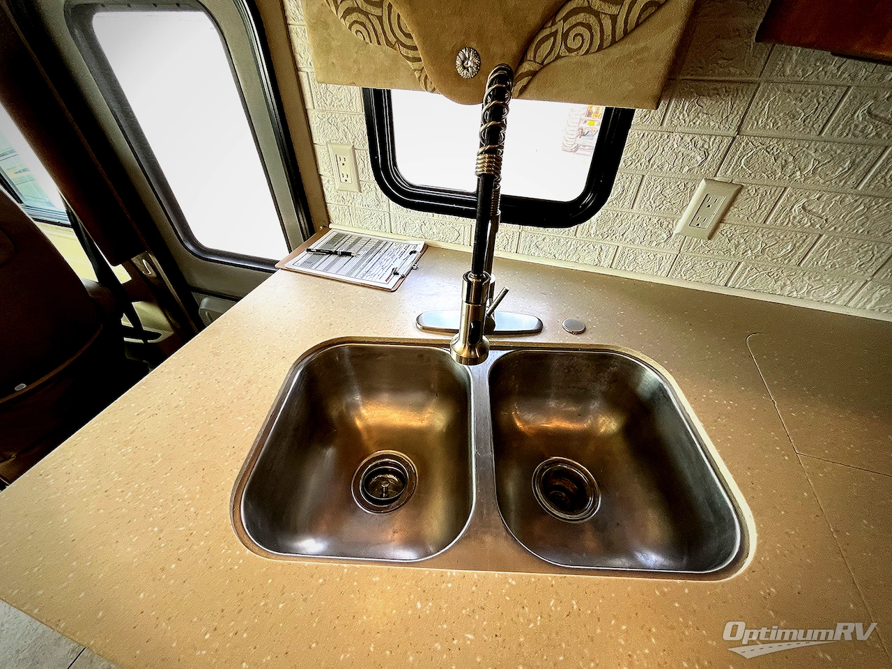 2014 Tiffin Allegro 31 SA Photo 13
