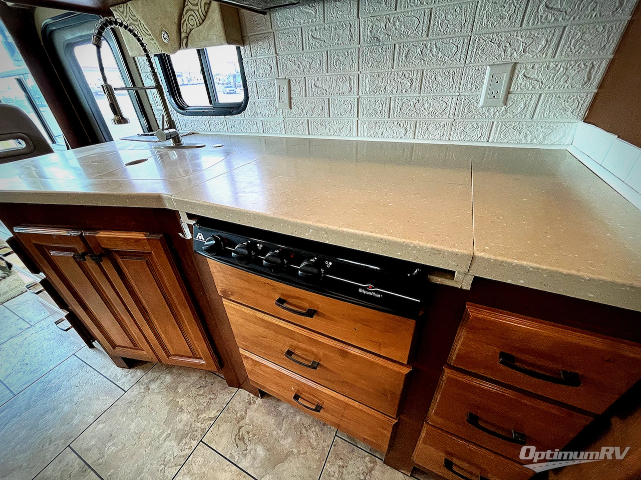 2014 Tiffin Allegro 31 SA Photo 16