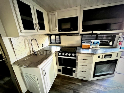 2022 Keystone Cougar Half-Ton 25RDS RV Photo 3