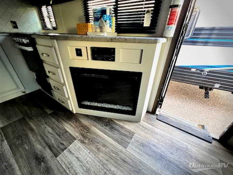 2022 Keystone Cougar Half-Ton 25RDS RV Photo 4