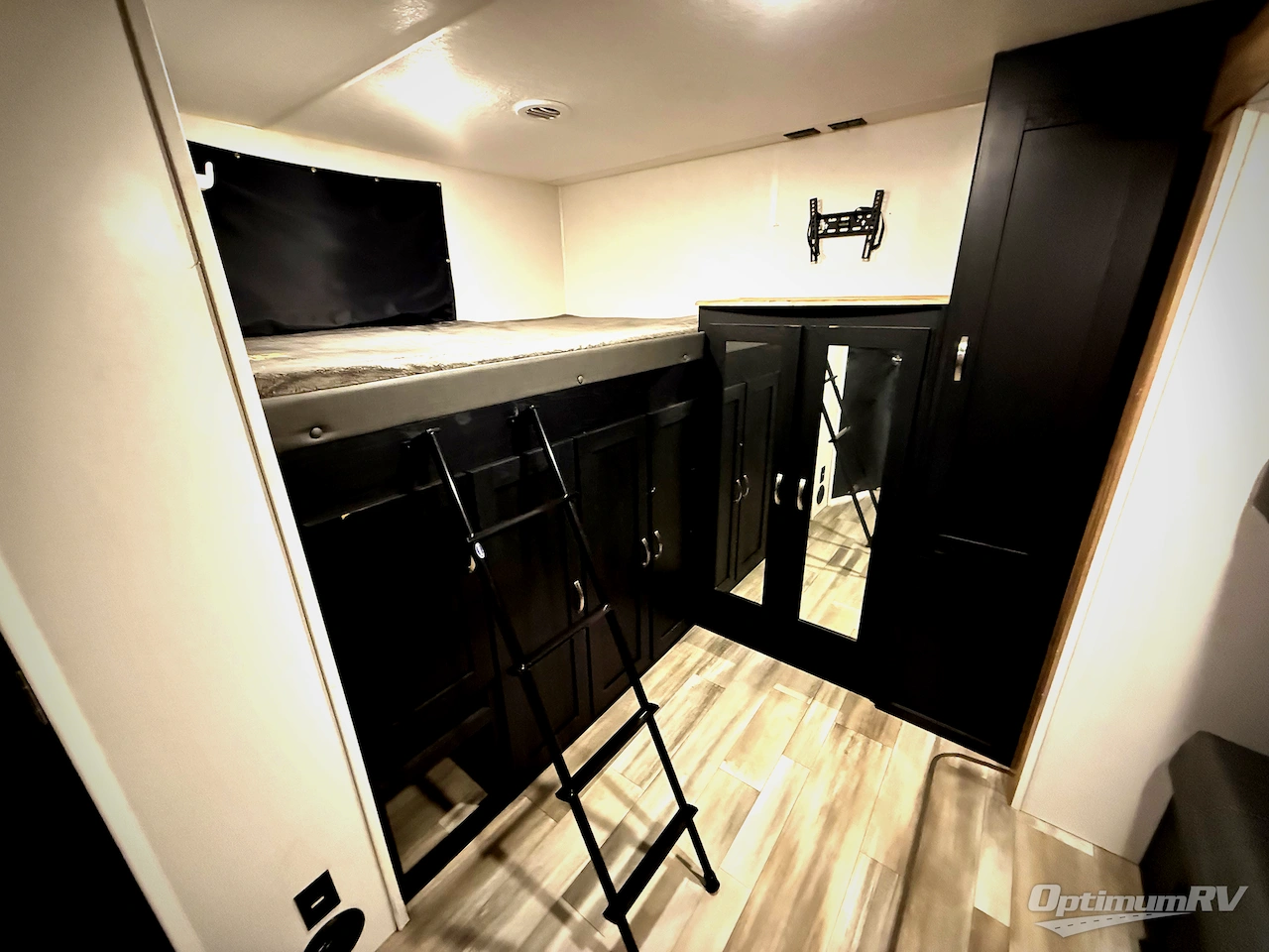 2023 Coachmen Freedom Express Liberty Edition 326BHDSLE Photo 15