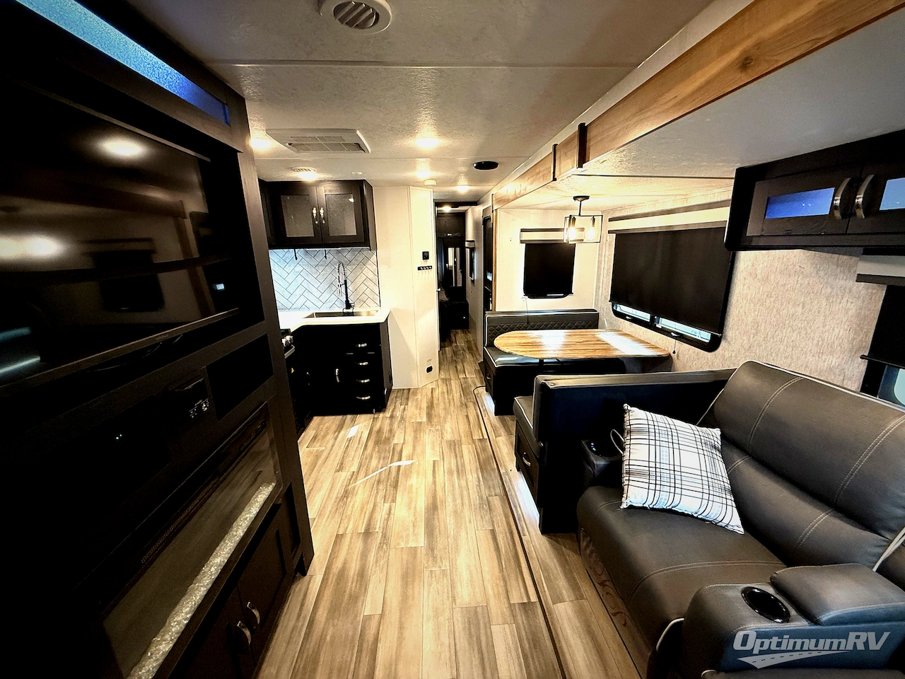 2023 Coachmen Freedom Express Liberty Edition 326BHDSLE Photo 17