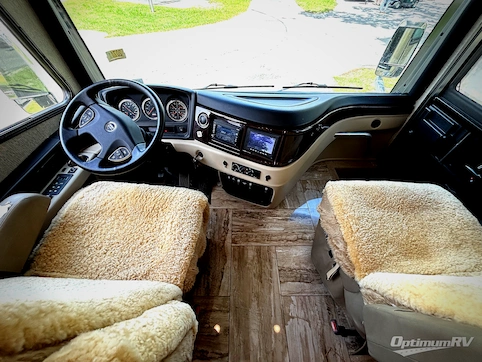 2018 Fleetwood Discovery LXE 40D RV Photo 2