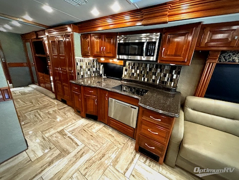 2018 Fleetwood Discovery LXE 40D RV Photo 3