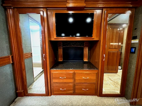 2018 Fleetwood Discovery LXE 40D RV Photo 4