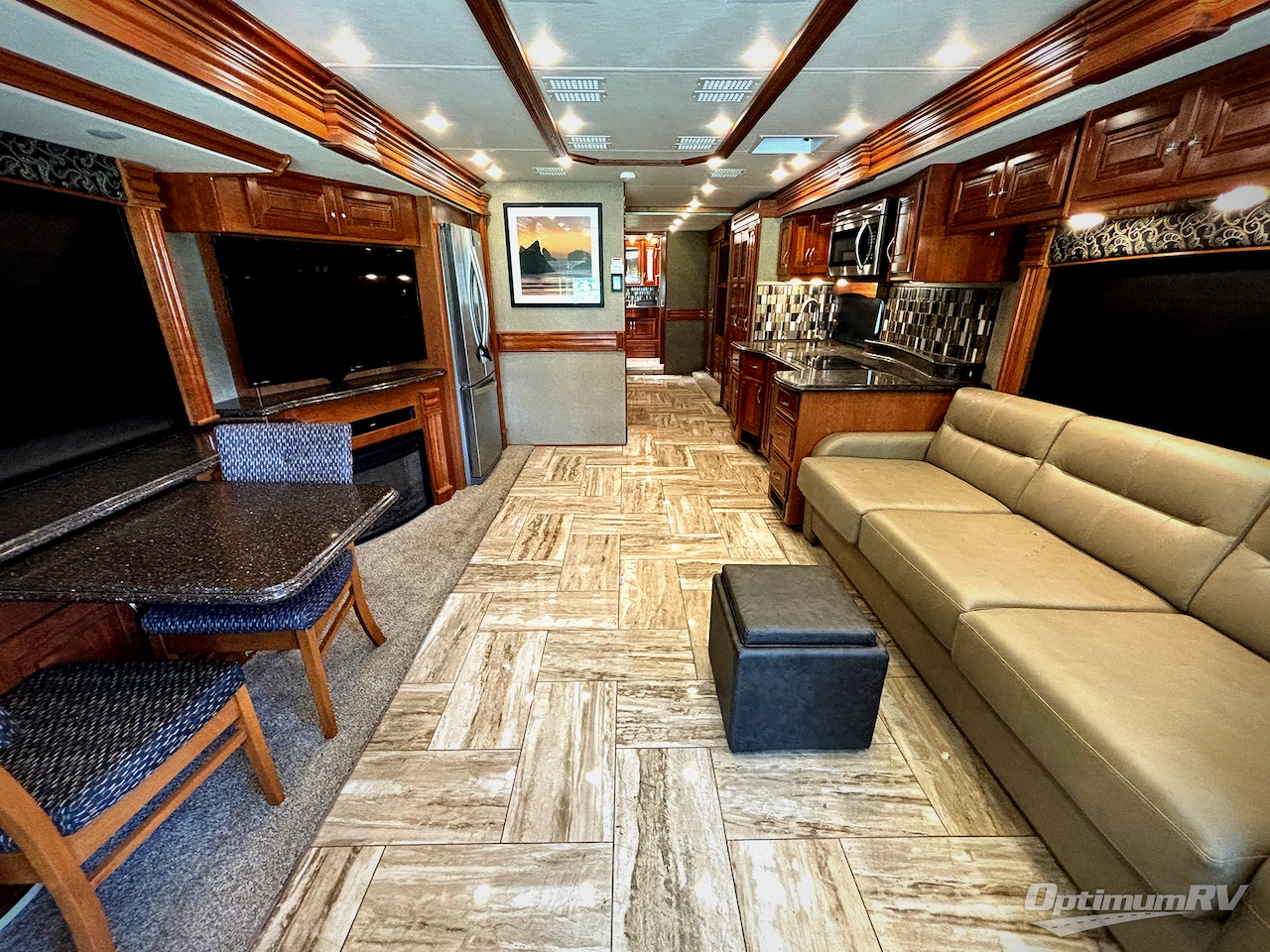 2018 Fleetwood Discovery LXE 40D Photo 4