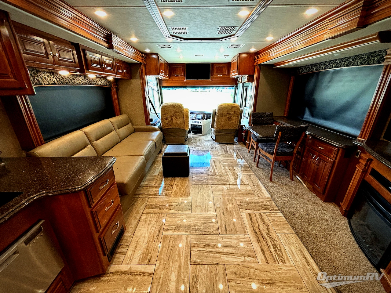 2018 Fleetwood Discovery LXE 40D Photo 5