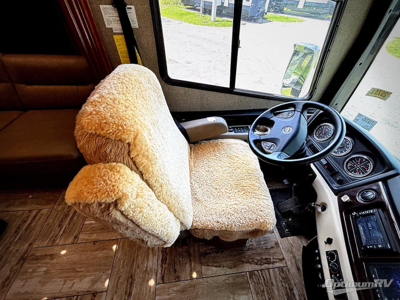 2018 Fleetwood Discovery LXE 40D Photo 7