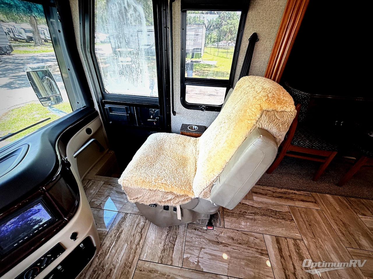 2018 Fleetwood Discovery LXE 40D Photo 9