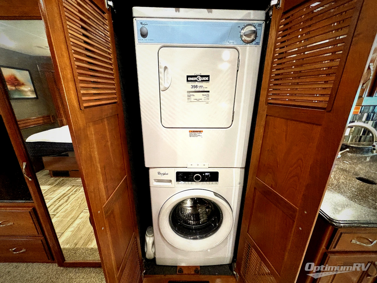 2018 Fleetwood Discovery LXE 40D Photo 19