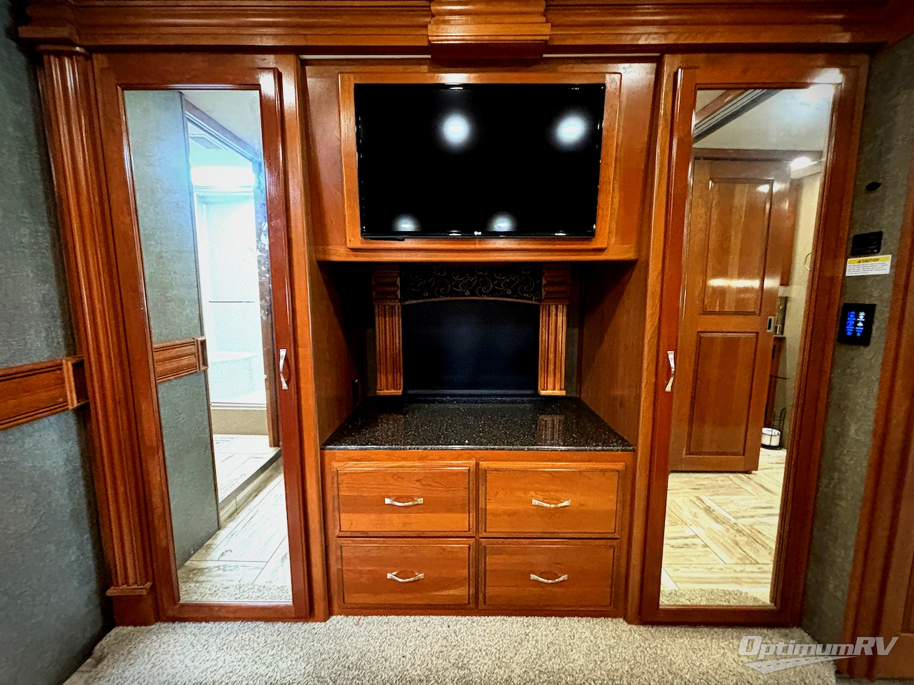 2018 Fleetwood Discovery LXE 40D Photo 22