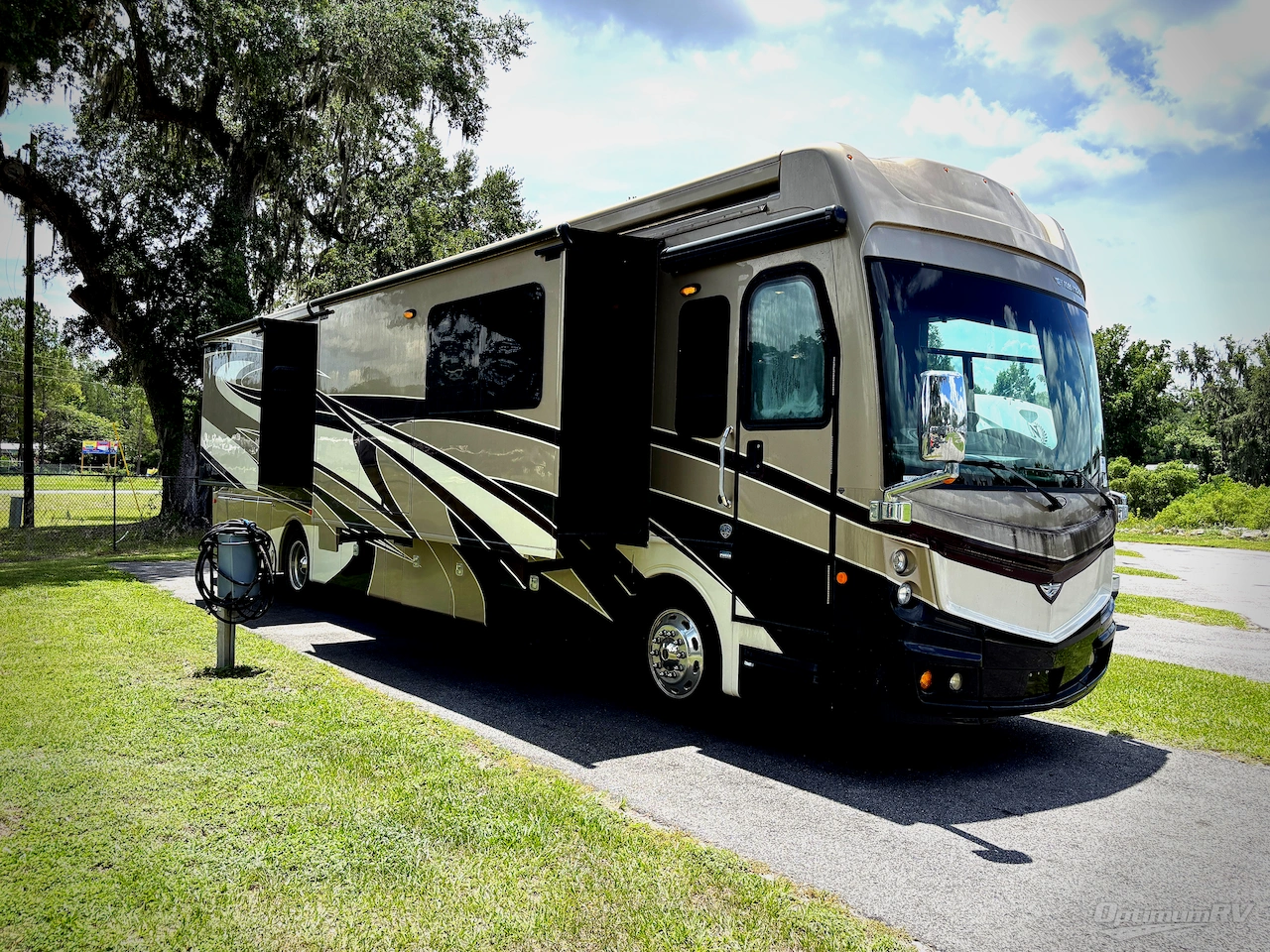 2018 Fleetwood Discovery LXE 40D Photo 1