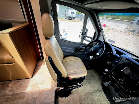 2017 Winnebago Navion 24G RV Photo 2