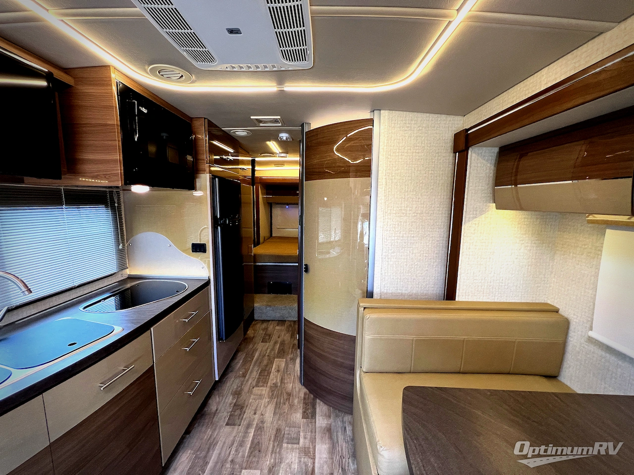 2017 Winnebago Navion 24G Photo 5