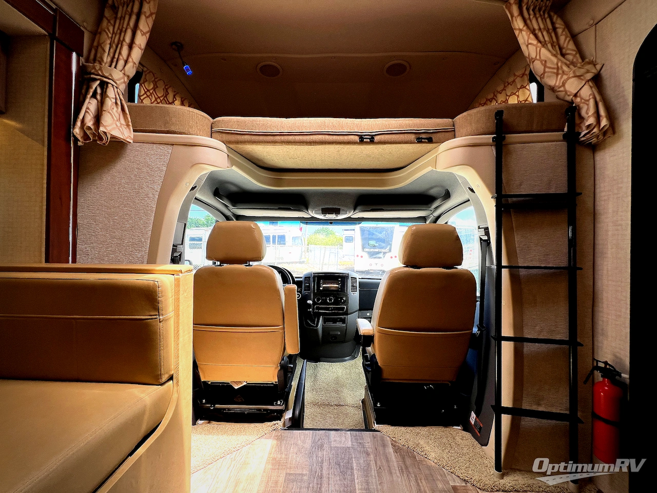 2017 Winnebago Navion 24G Photo 6
