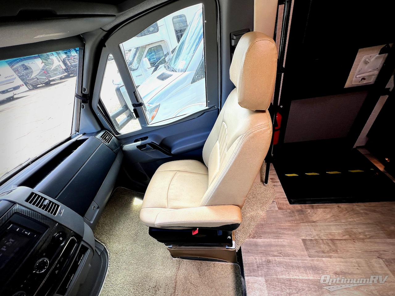 2017 Winnebago Navion 24G Photo 10