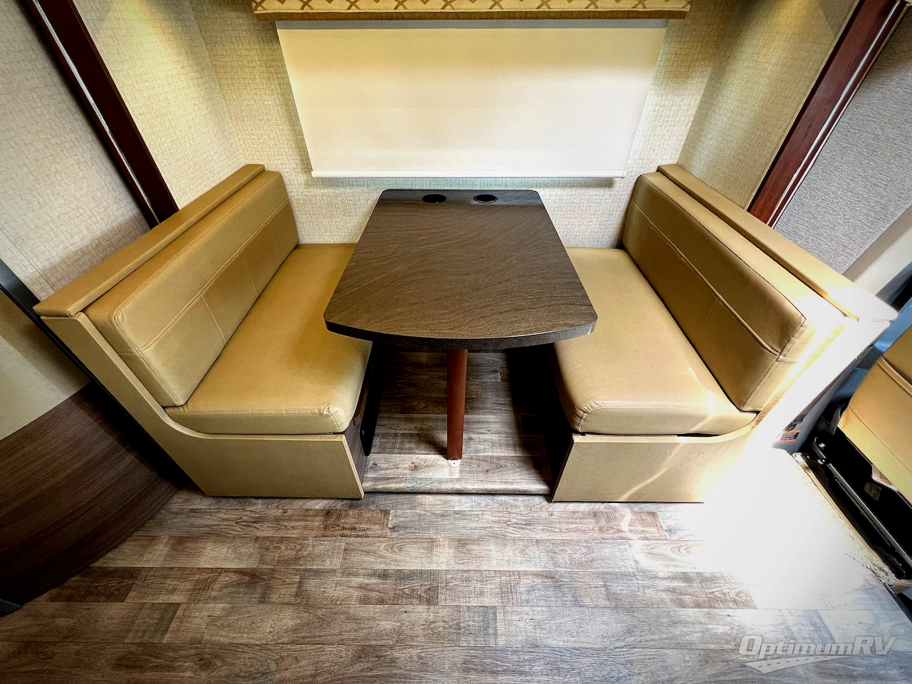 2017 Winnebago Navion 24G Photo 18