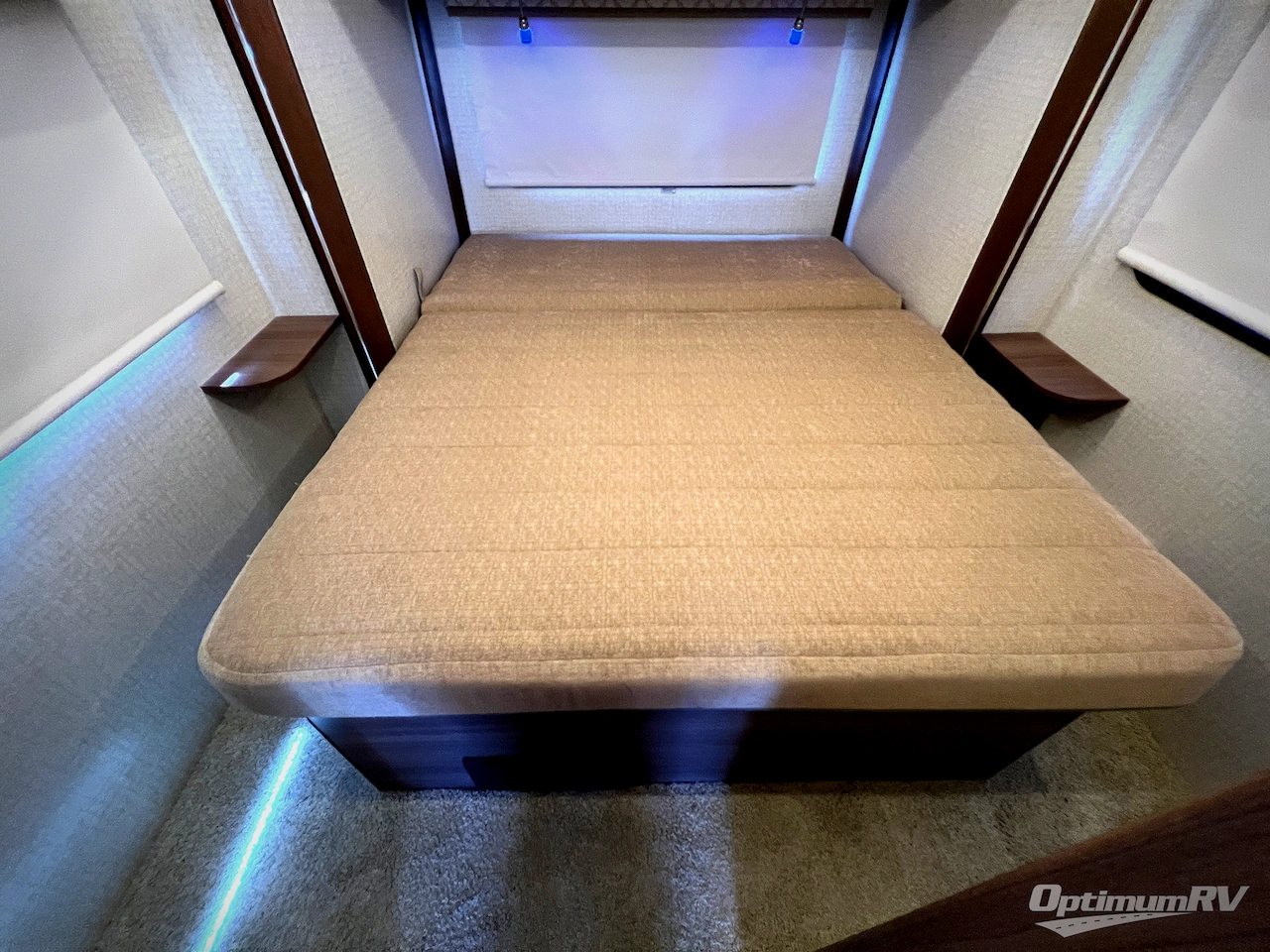 2017 Winnebago Navion 24G Photo 24