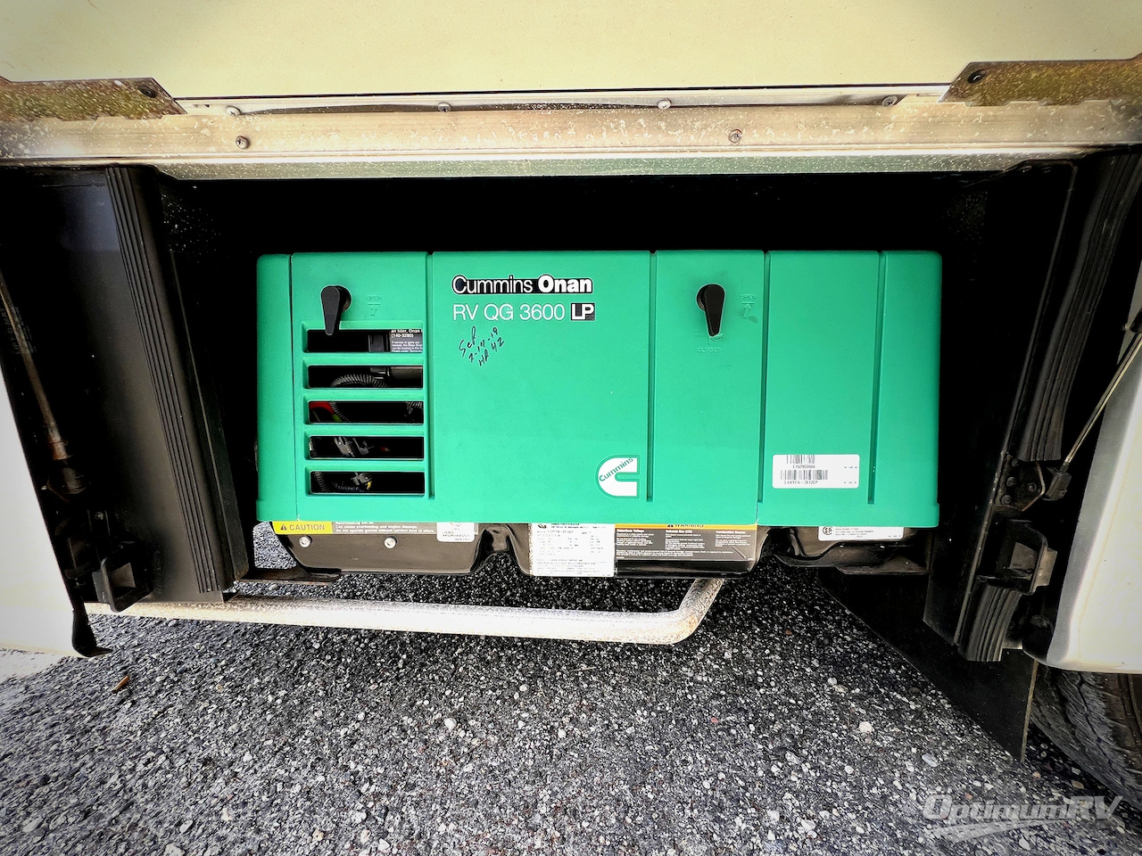 2017 Winnebago Navion 24G Photo 27