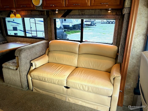 2006 Winnebago Voyage 35A RV Photo 2