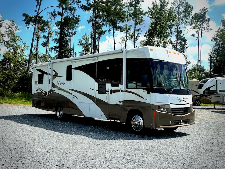 2006 Winnebago Voyage 35A RV Photo 1