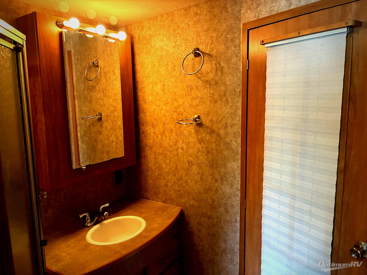 2006 Winnebago Voyage 35A Photo 12