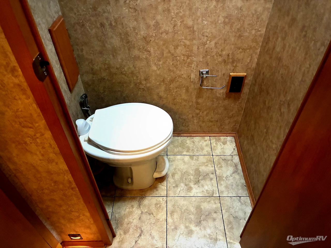 2006 Winnebago Voyage 35A Photo 13
