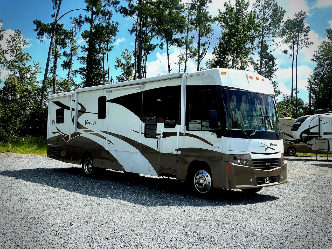 2006 Winnebago Voyage 35A Photo 1