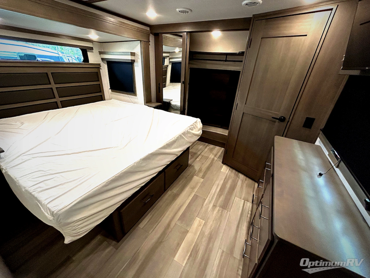 2024 Grand Design Solitude 391DL Photo 8