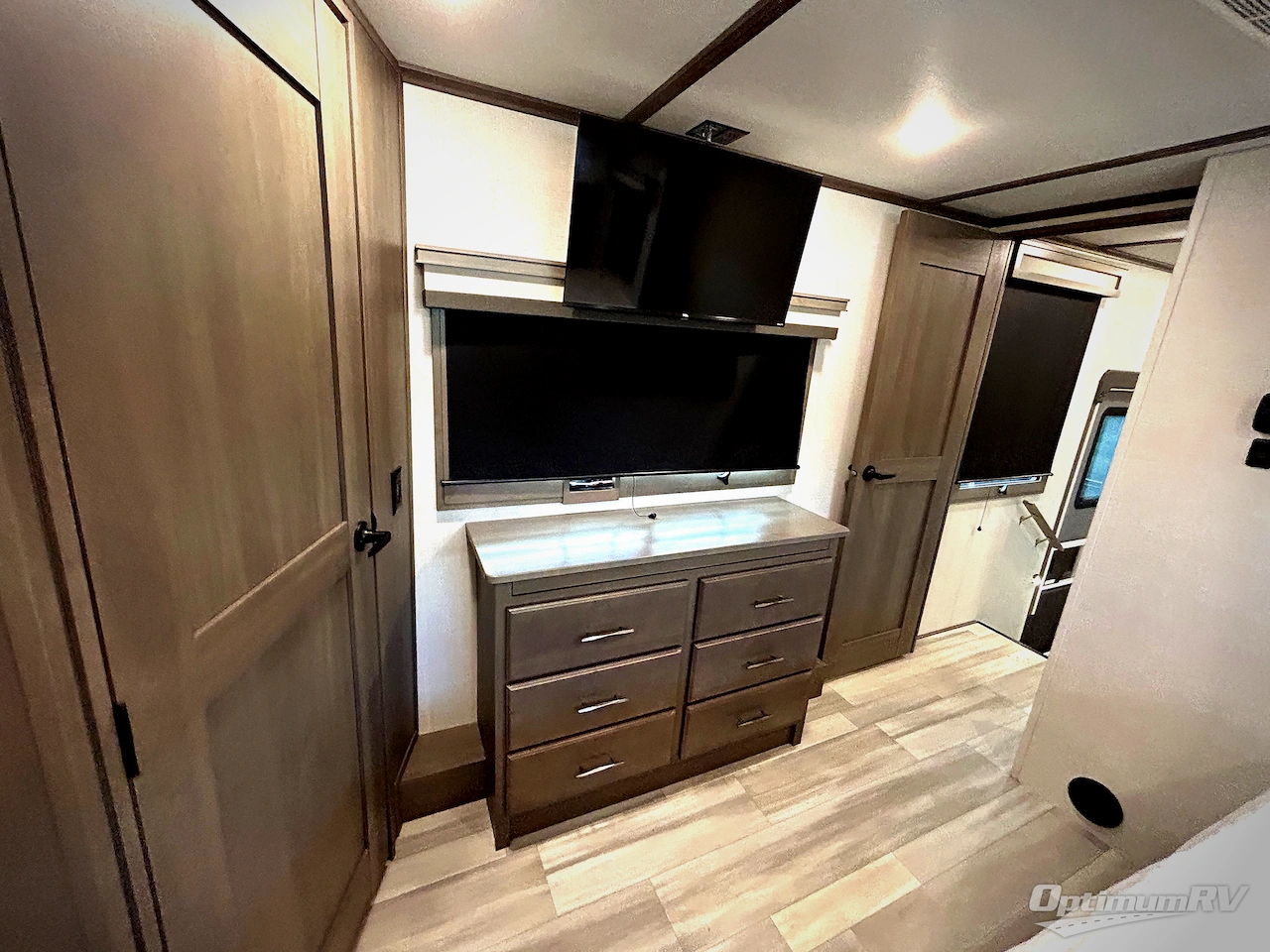 2024 Grand Design Solitude 391DL Photo 14