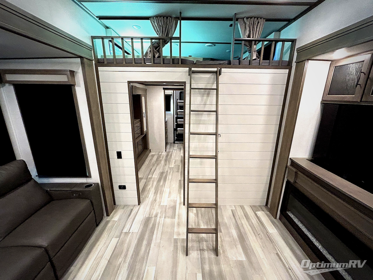 2024 Grand Design Solitude 391DL Photo 21