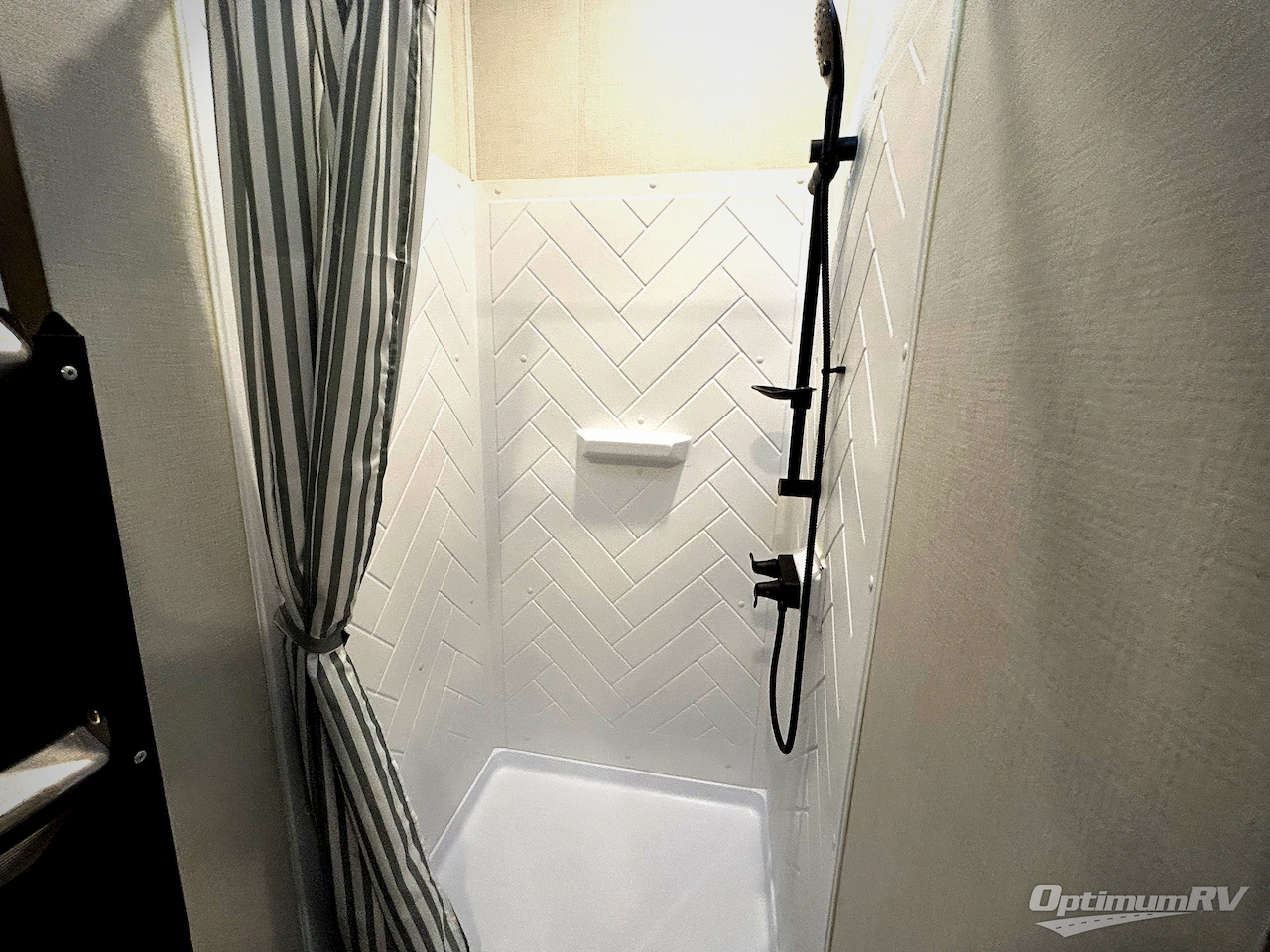 2024 Grand Design Solitude 391DL Photo 25